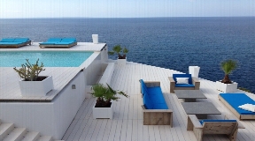 Luxury villas located in front of the sea in Es Cubells for rent