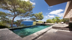 Frontline villa with fantastic sunset views