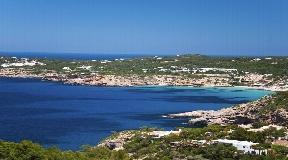 Two luxury villas with beautiful sea views over the coast of Cala Moli