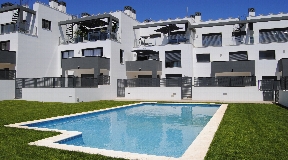 Modern penthouse in a new built apartment block close to all amenities in Siesta