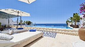 Modern property with wonderful sea views for rent in Roca Llisa