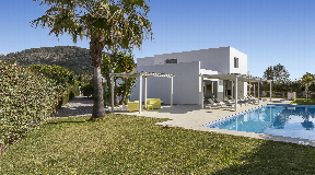 Beautiful Villa in tranquil residential area with touristic license for sale