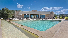 Fantastic villa with four bedroomed with beautiful sea views