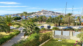 Beautiful apartment in best location with views to Dalt Villa