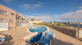 Beautiful spacious three-storey corner town-house perfectly located in Illa Plana