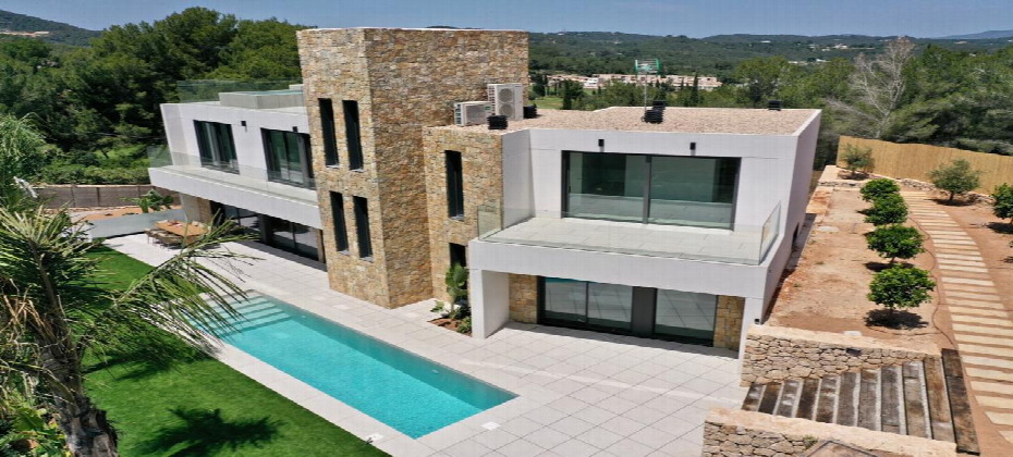 New Villa in the prestigious gated community of Roca Llisa