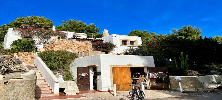 Detached traditional family house for sale in Cala Llonga