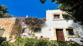 Detached traditional family house for sale in Cala Llonga