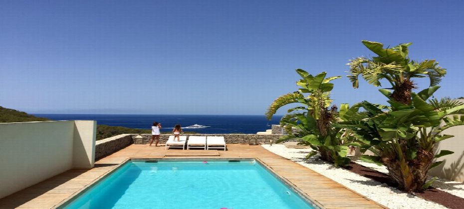Modern house with spectacular views of the sunset in Cala Vadella