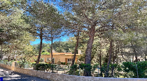 House in the woods of Can Furnet with the possibility of extending