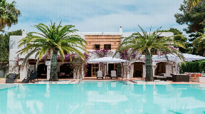 Beautiful frontline villa near Santa Eulaia with a new Blakstad project