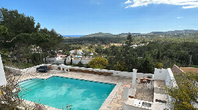 Private villa with spectacular mountain views between Santa Eularia and Ibiza Town