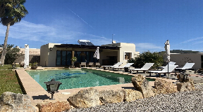 Beautiful Mediterranean Villa with country side views and tourist License