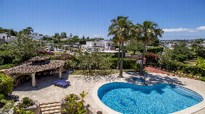 Exquisite authentic finca with private pool and nice sea views in Dalt Vila