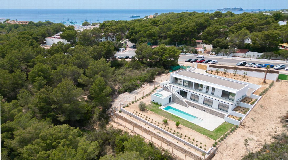 Amazing high quality villa in Cala Tarida for sale