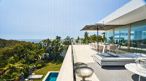 Exquisite Cosmopolitan Villa of the Finest Quality and Design in Cap Martinet