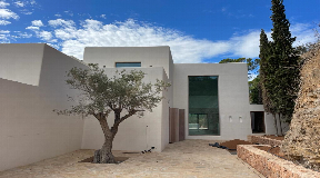 Top grade sea view villa in complete privacy in prime location San Carlos