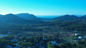 Beautiful plot in a great location with sea views for sale