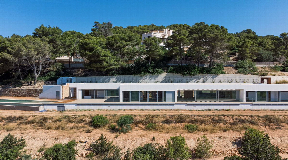 Luxury villa with panoramic views of the sea