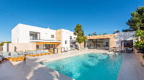 Highly modern family Villa close to the sea