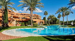 Luminous penthouse with private rooftop pool and green mountain views at Pinar Golf