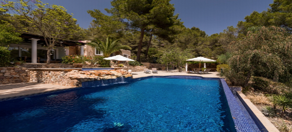 Beautiful house with natural garden near to Ibiza