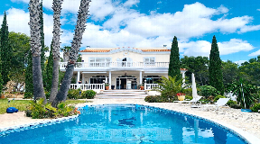 Tranquil andalusian-style villa with breathtaking sea views in San Carlos