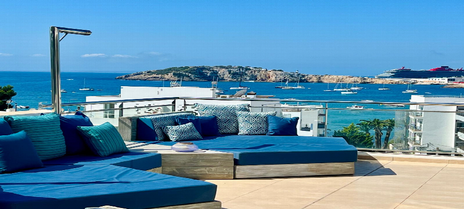 Exquisite penthouse apartment nestled in an exclusive location from Talamanca