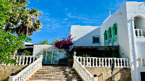 House for Renovation Project in Quiet Siesta Area