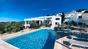 Beautiful duplex apartment with fantastic sea views in Roca Llisa