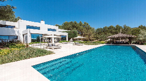 Elegant 6-Bedroom Villa in the Heart of Ibiza