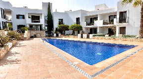 Sophisticated 3-Bedroom Townhouse in San Carlos