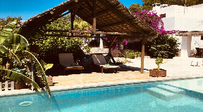 Charming Villa with Sea Views & Rental License