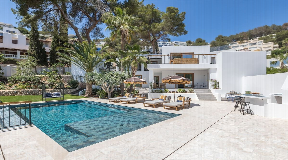 Exquisite Mediterranean Villa with Infinity Pool in Can Furnet