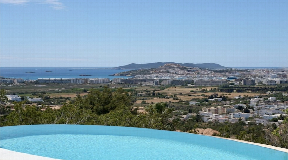 Villa with panoramic sea views in exclusive gated community