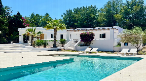 Authentic Finca with Modern Comfort on Camino Viejo
