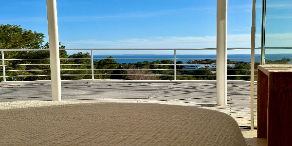 Villa for monthly or seasonal Rent in Cap Martinet with Stunning Sea Views