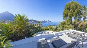 Luxury Villa with Breathtaking Sea Views and tourist license