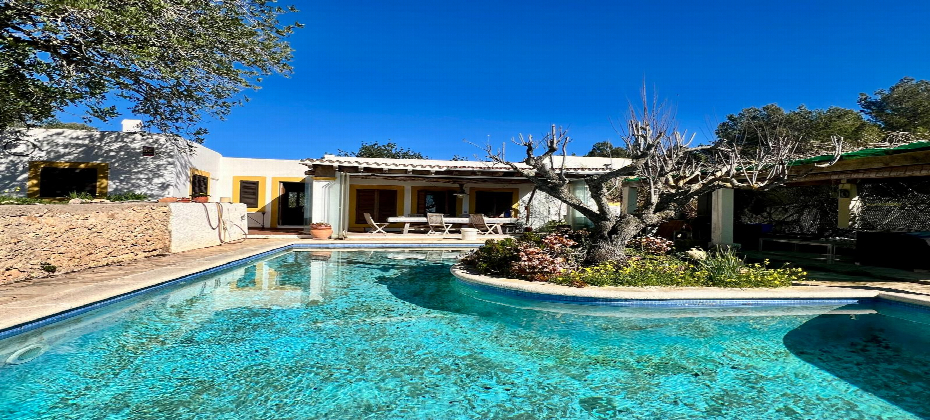 Authentic Ibicencan Finca with Panoramic Views and Exceptional Potential