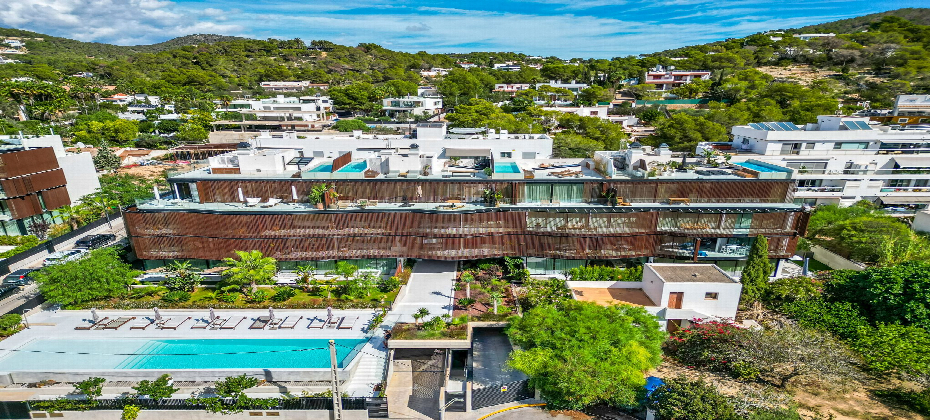 Contemporary Ground Floor Apartment with Garden in Talamanca