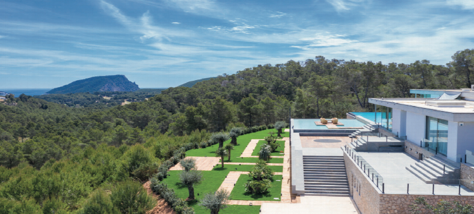 Elegant Modern Villa with Distant Sea Views and Total Privacy