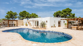 Bohemian sunset villa with guest apartment