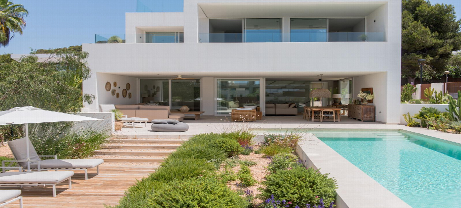 Contemporary villa in Talamanca within walking distance of the beach