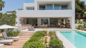 Contemporary villa in Talamanca within walking distance of the beach