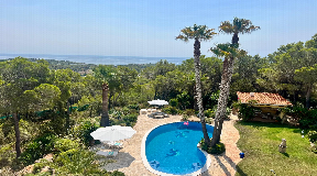 Beautiful villa with sea views near San Carlos