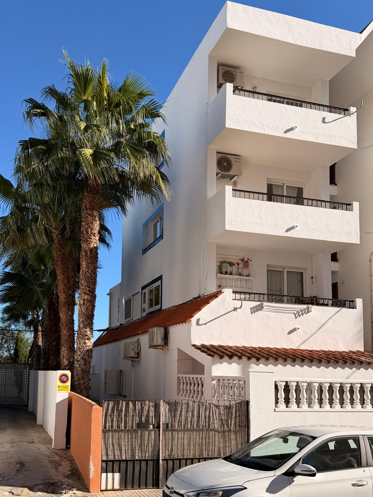 Top-Floor One-Bedroom bright Apartment Within Walking Distance to Playa d’en Bossa