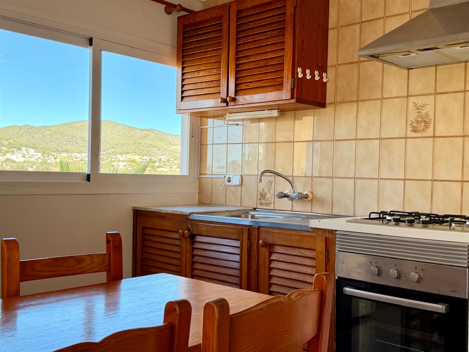 Top-Floor One-Bedroom bright Apartment Within Walking Distance to Playa d’en Bossa