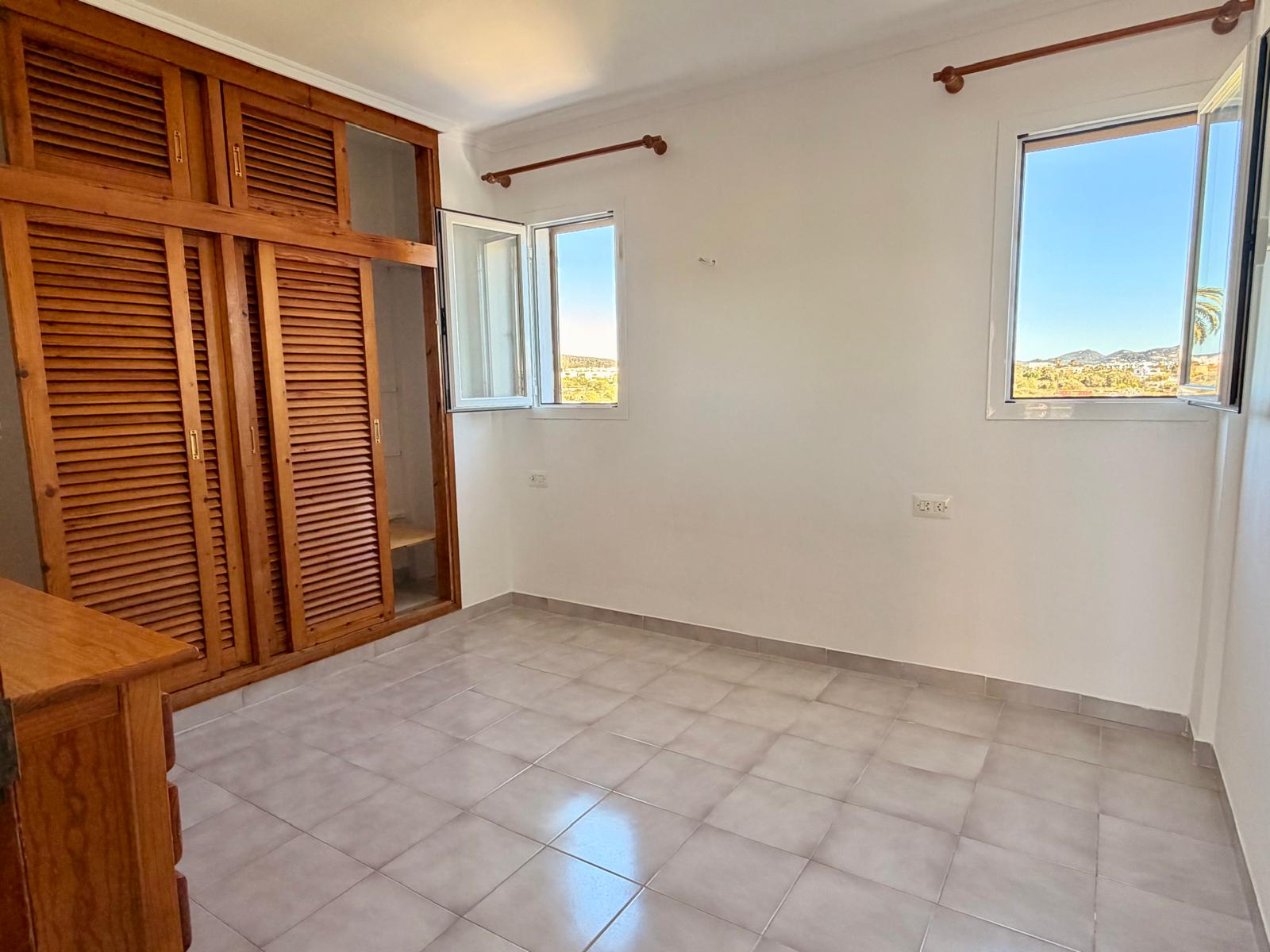 Top-Floor One-Bedroom bright Apartment Within Walking Distance to Playa d’en Bossa