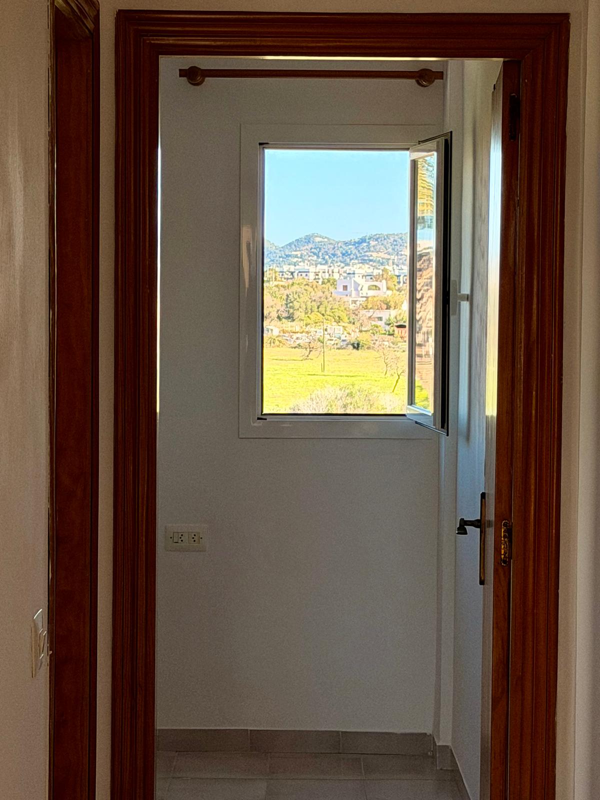 Top-Floor One-Bedroom bright Apartment Within Walking Distance to Playa d’en Bossa