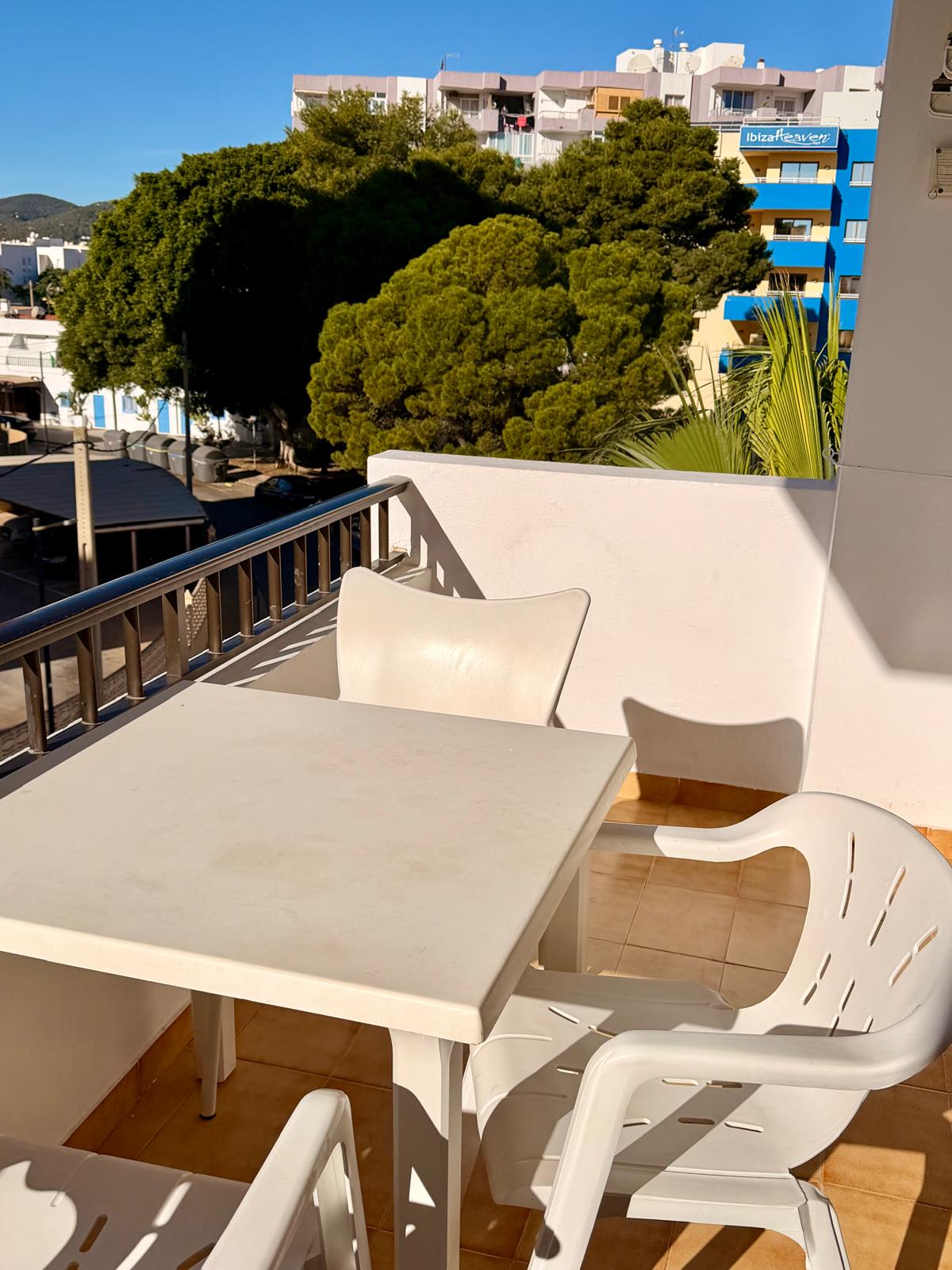 Top-Floor One-Bedroom bright Apartment Within Walking Distance to Playa d’en Bossa